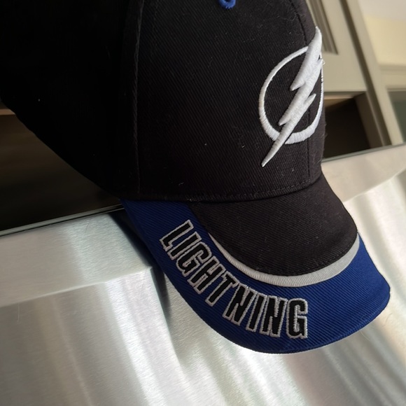 🚀 New condition Tampa Bay Lightning ball cap Fan Favourite Hockey Club hat - Picture 3 of 9